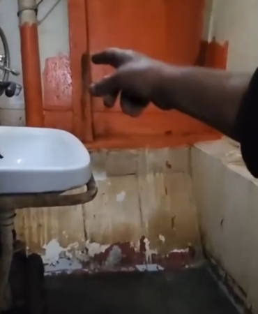 Yaklaşık 1 aydır demir sahasında bekleyen geminin personeli tepkili