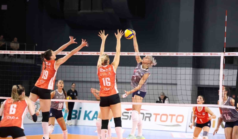 Eczacıbaşı Dynavit, deplasmanda set vermedi