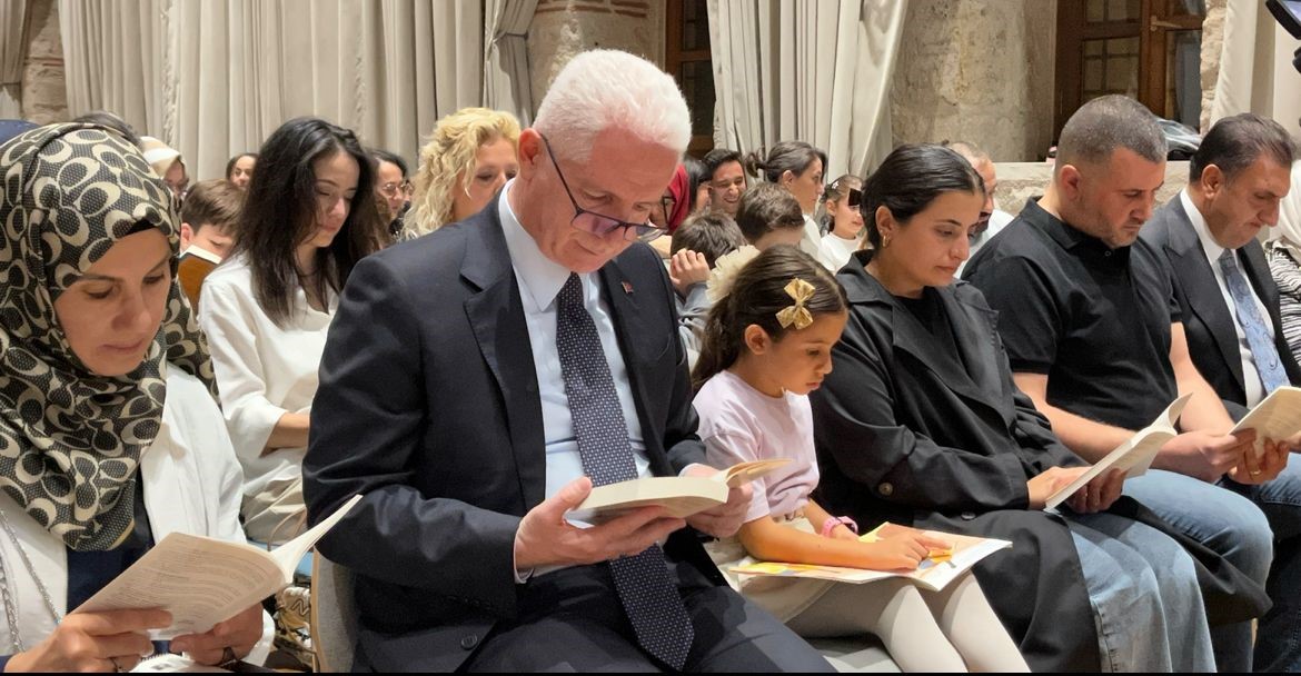 İstanbul Valiliği’nce "Ben Okuyorum, İstanbul Okuyor, Ailemle Okuyoruz" etkinliği düzenlendi