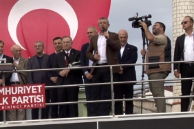 CHP Genel Başkanı Özel adliye önünde açıklamalarda bulundu