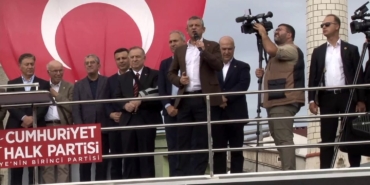 CHP Genel Başkanı Özel adliye önünde açıklamalarda bulundu