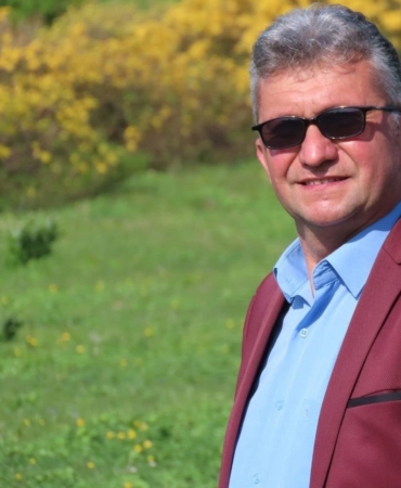 Sahnede kalp krizi geçiren sanatçı toprağa verildi