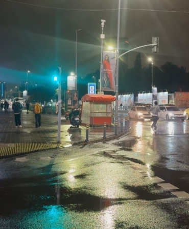 İstanbul’da depremi hisseden vatandaşlar sokağa döküldü