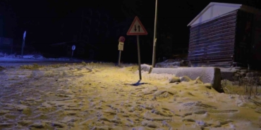 Bursa’da kar yağışını görenler gece yarısı Uludağ’a akın etti