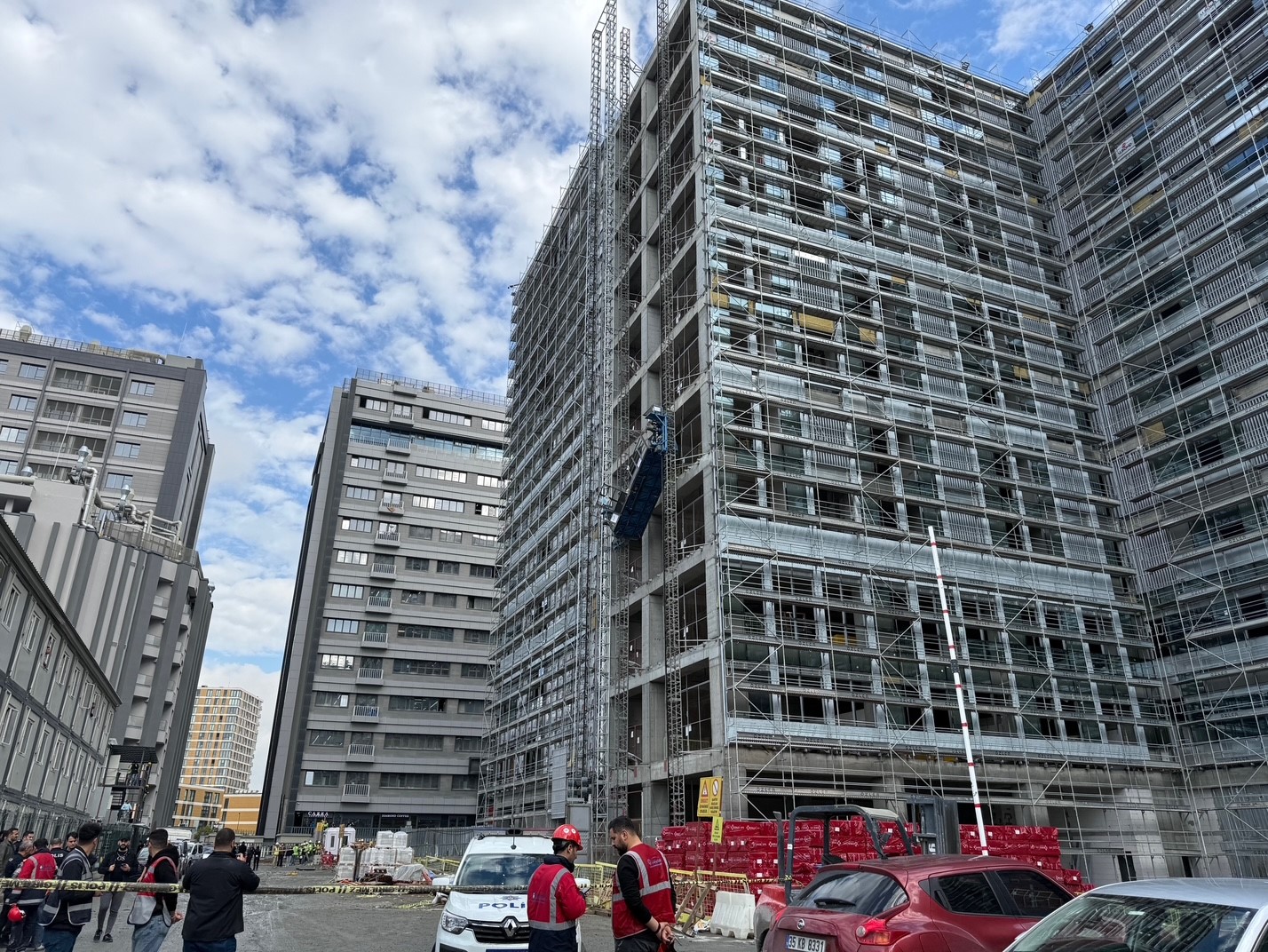 Şantiyedeki yük asansörü kazasında yaralananların sayısı 8’e yükseldi