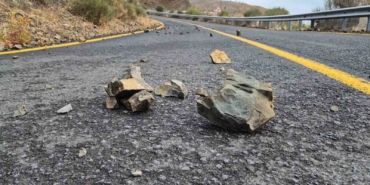 Tekirdağ’da taş ve kayalar yola düştü