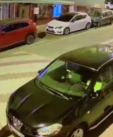 Esenyurt’ta sokaktaki 2 kişiye silahlı saldırı: O anlar kamerada