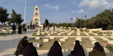 Erzurumlu şehit aileleri Çanakkale 57. Alay Şehitliğinde hüzünlendiler