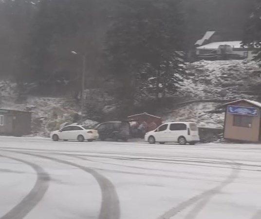 Uludağ’da kar yağışı etkisini gösterdi