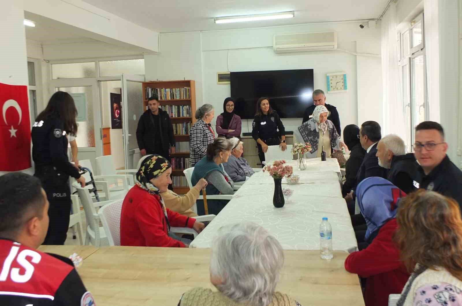 Balıkesir’de huzurevi sakinlerine ziyaret