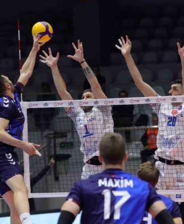 Efeler Ligi: Altekma: 2 - Halkbank: 3