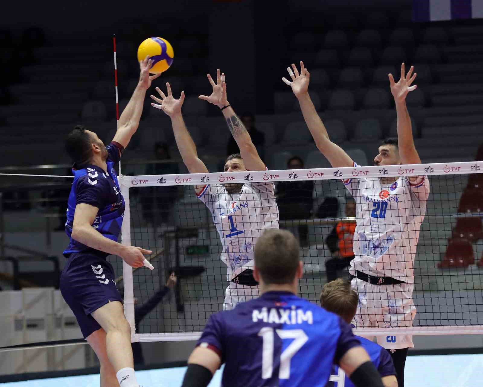 Efeler Ligi: Altekma: 2 - Halkbank: 3