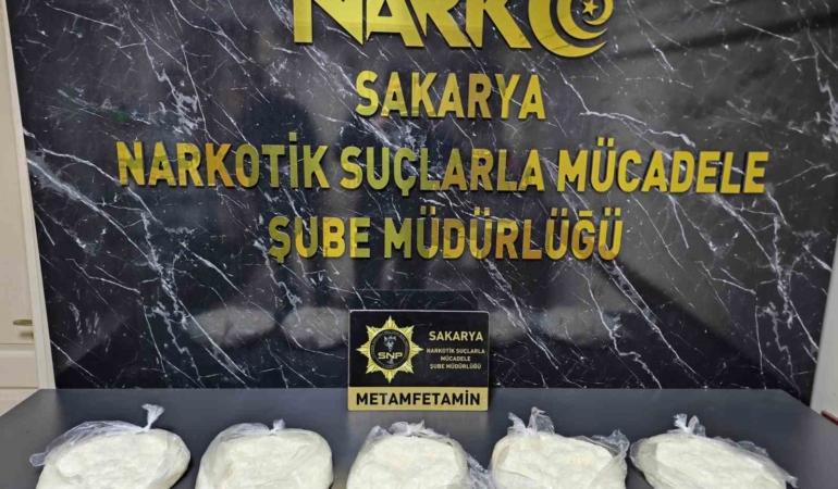 Emekli polis, uyuşturucu sevkiyatında suçüstü yakalandı