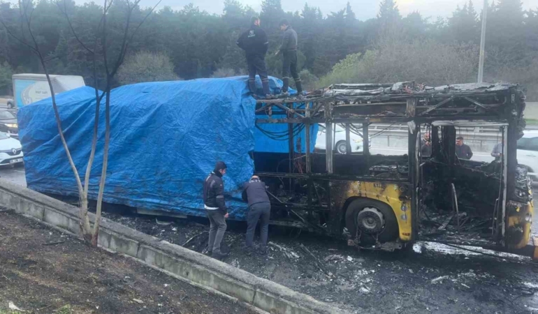 Eyüpsultan’da İETT otobüsü alev topuna döndü