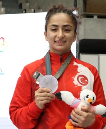 Deaflympics 2025’te ilk madalya Buse Tıraş’tan geldi