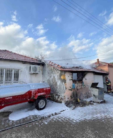 Balıkesir’de depoda yangın