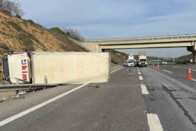 Kuzey Marmara Otoyolu’nda zincirleme kaza: Aynı firmaya ait iki kamyon kazaya karıştı