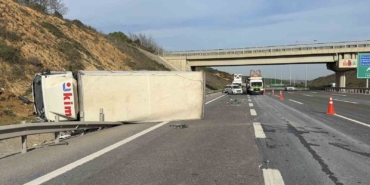 Kuzey Marmara Otoyolu’nda zincirleme kaza: Aynı firmaya ait iki kamyon kazaya karıştı