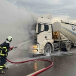 Bilecik’te seyir halindeki beton mikseri bir anda alev aldı