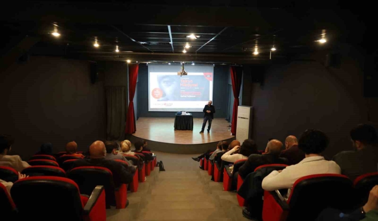 Japon ailesinin dönüşümü konuşuldu: Tokyo hikayesi Sakarya’da izleyiciyle buluştu