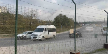 Otomobil ile servis çarpıştı: 1 yaralı