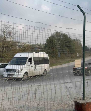 Otomobil ile servis çarpıştı: 1 yaralı