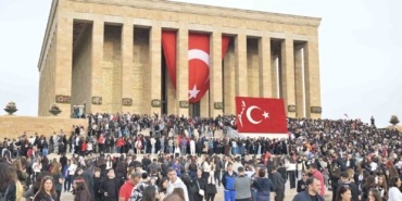 Esenyurtlu gençler Anıtkabir’i ziyaret etti