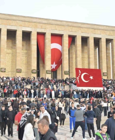 Esenyurtlu gençler Anıtkabir’i ziyaret etti