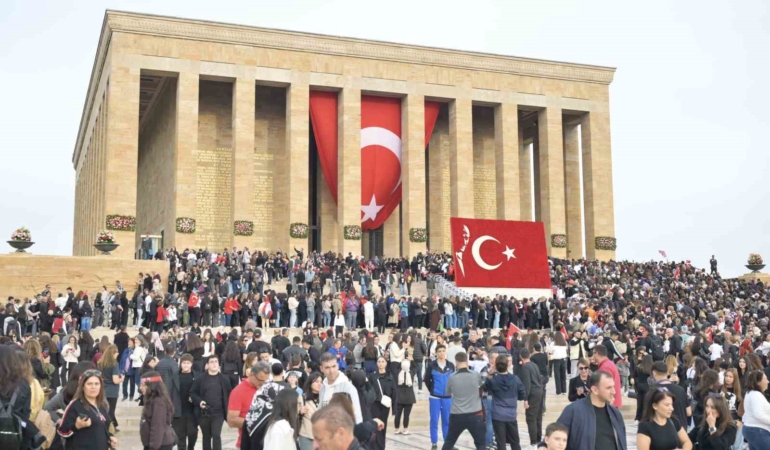 Esenyurtlu gençler Anıtkabir’i ziyaret etti