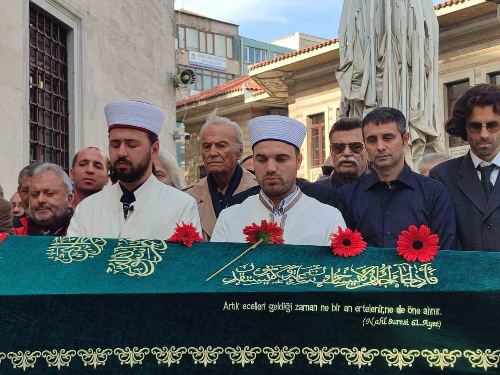 Yeşilçam’ın usta ismi Engin Çağlar son yolculuğuna uğurlandı