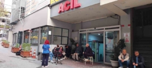 Beyoğlu’nda özel hastane "deprem tadilatı" gerekçesiyle kapatıldı, işten çıkarılan çalışanlar tepki gösterdi