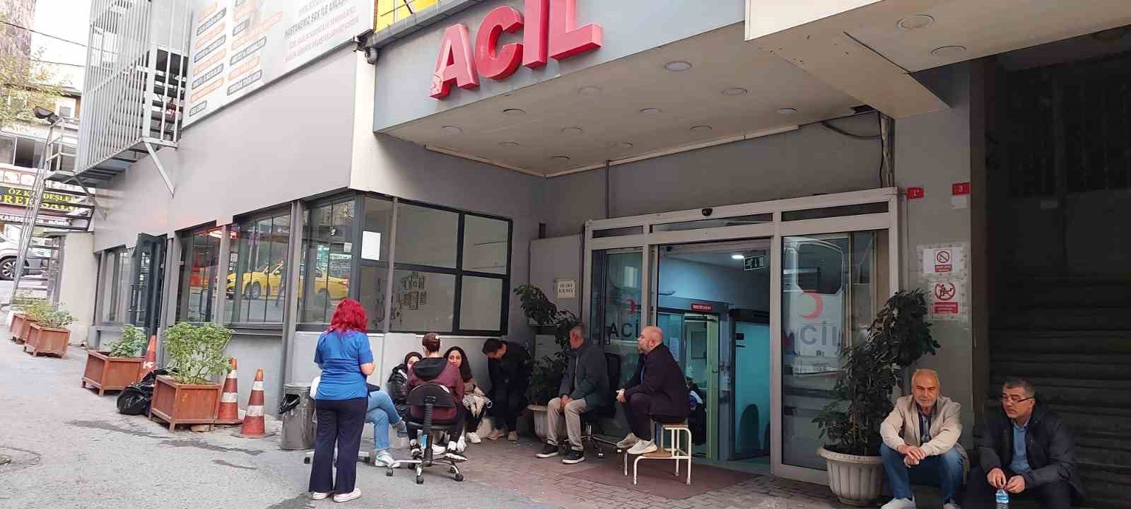 Beyoğlu’nda özel hastane "deprem tadilatı" gerekçesiyle kapatıldı, işten çıkarılan çalışanlar tepki gösterdi