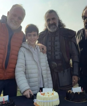 ’Şehzade Mustafa’ya sette doğum günü sürprizi