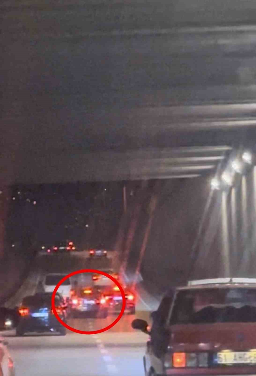 Bursa’da trafikte makas atan ve tehlikeli şerit değiştiren araçlar kamerada