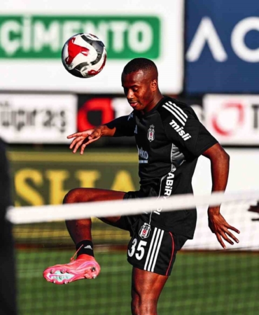 Beşiktaş, günü çift antrenmanla tamamladı