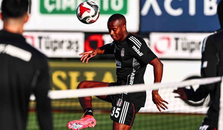 Beşiktaş, günü çift antrenmanla tamamladı