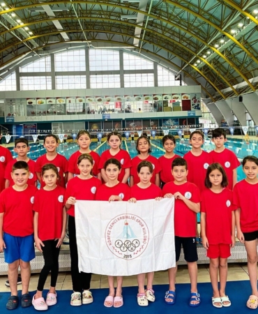 Körfezli yüzücüler Sakarya’da şampiyon oldu