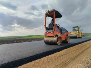 Edirne’de köy yolları modern asfaltla yenileniyor