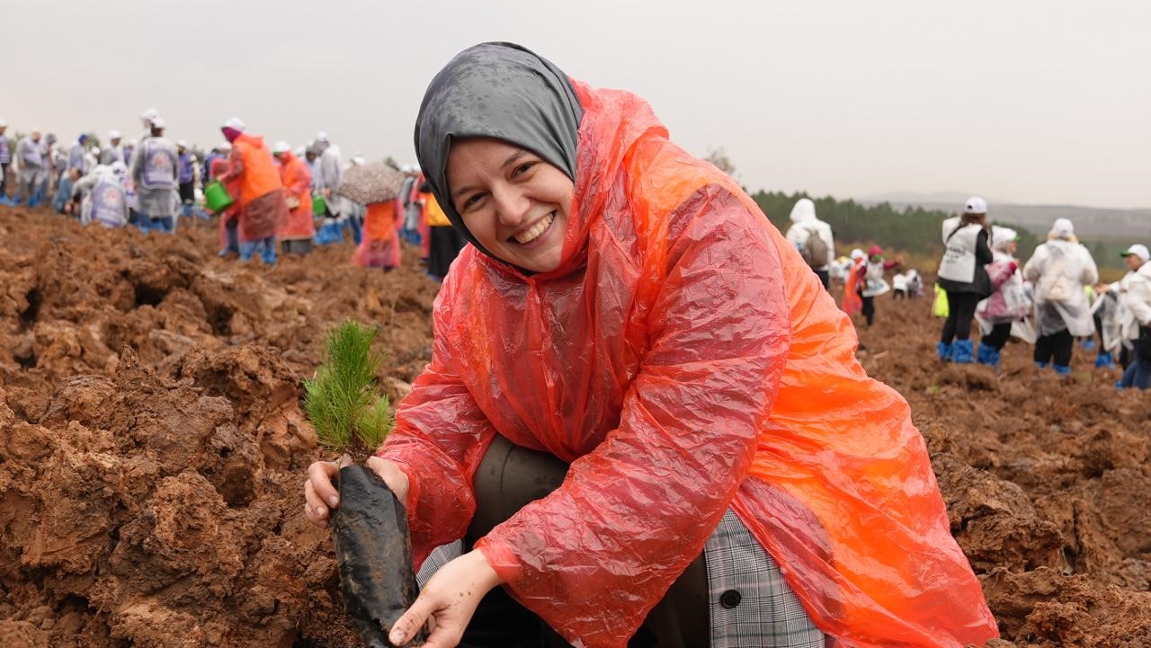 TÜRGEV’li gençler Milli Ağaçlandırma Günü’nde Yeşil Vatan için kenetlendi