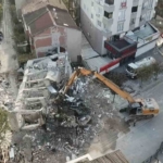 Kocaeli’de 4 kişiye mezar olan binanın enkazı kaldırılıyor