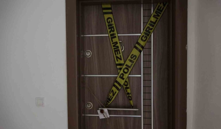 Göreve gelmeyen polis memuru, kendisini kontrol için gelen mesai arkadaşları tarafından ölü bulundu