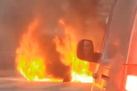 Sultangazi’de seyir halindeki araç alevlere teslim oldu