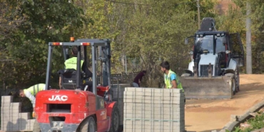 Pelitözü’nde cadde ve sokaklar kilit parke çalışmalarıyla güzelleşiyor