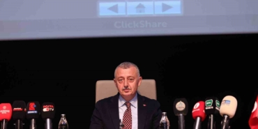 Başkan Büyükakın’dan zor soru: "Küçücük kaymayı bile tespit edemeyen İzmit Belediyesi, metroyu nasıl tespit etti?"