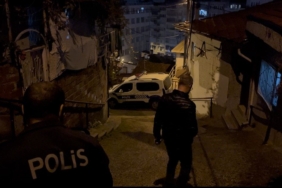 Bahçeye çıkan kadın cesetle karşılaştı