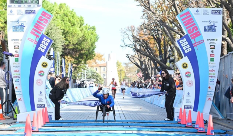 Bağcılar Belediyesi sporcuları İstanbul Maratonu’nda şampiyon oldu