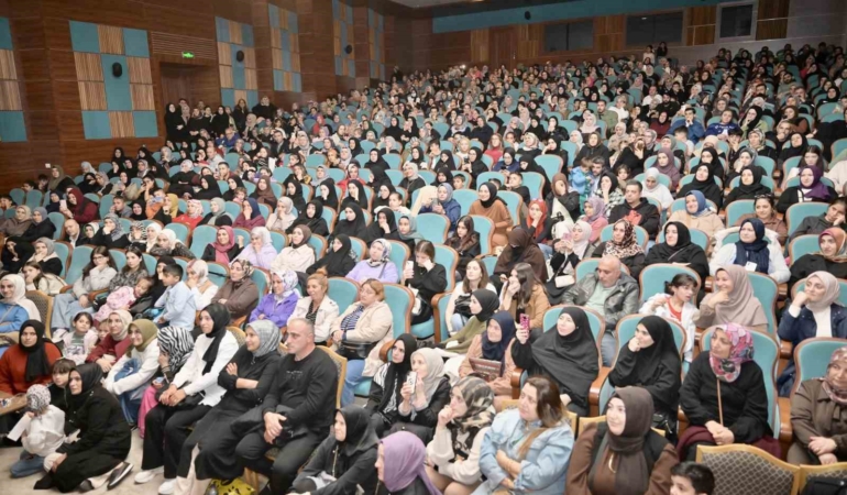 Esenyurt’ta "Zor Zamanlarda Aile Olabilmek" Söyleşisi yoğun ilgi gördü