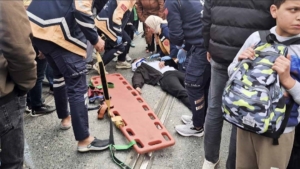 Sultangazi’de otomobil ile motosiklet tramvay yolunda çarpıştı: 1 yaralı