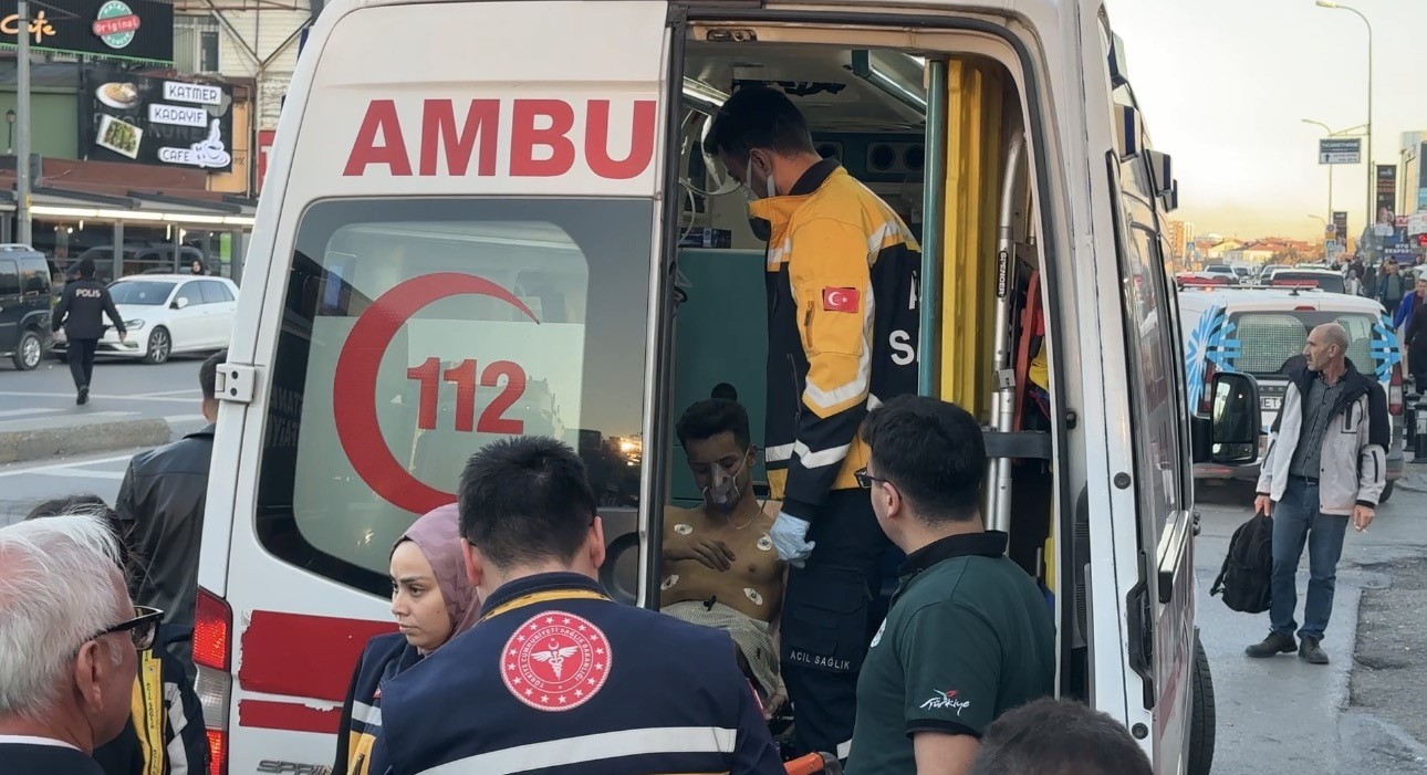 Ümraniye’de depo yangını: Bir işçi dumandan etkilendi