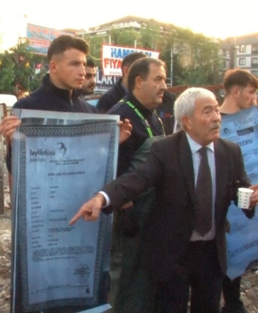 Beylikdüzü’nde esnaf ile zabıta karşı karşıya geldi, gergin anlar yaşandı